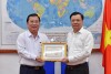 Trao tặng Kỷ niệm chương "Vì sự nghiệp Tài chính Việt Nam" cho Chủ tịch UBND tỉnh Sóc Trăng