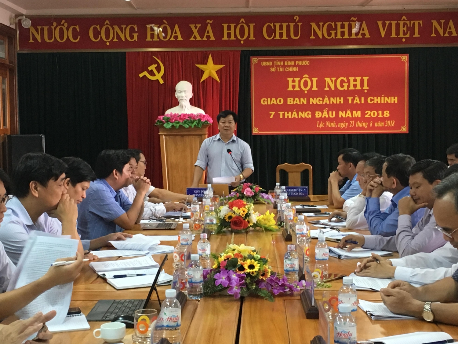 Đồng chí Trần Văn Mi   TUV  giám đốc Sở Tài chính phát biểu khai mạc.